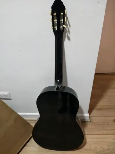 Guitarra clásica negra Medina en buen estado - miniatura 3