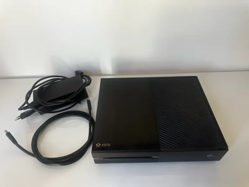 Consola Xbox One con cables incluidos - 3
