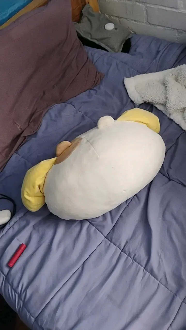Cojín de peluche amarillo con orejas (pompompurin) - 2