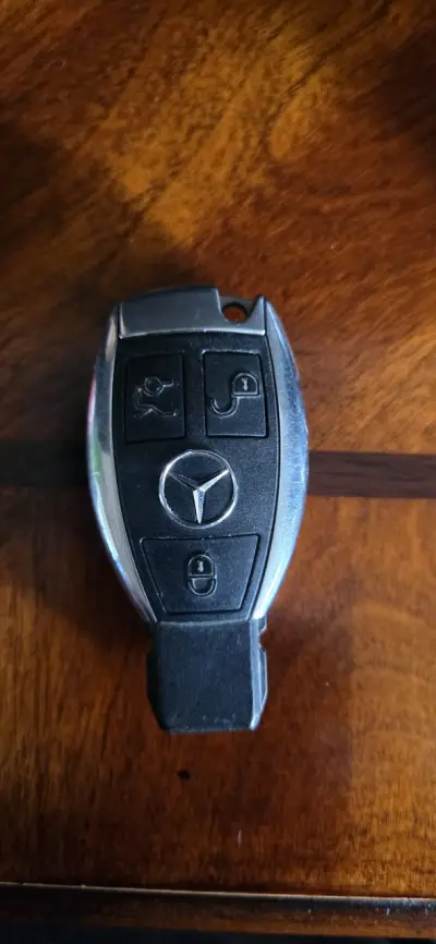 Llave inteligente para auto Mercedes-Benz - miniatura 1