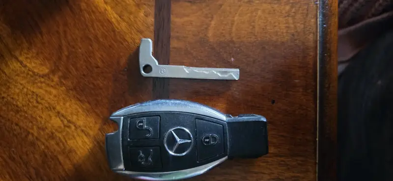 Llave inteligente para auto Mercedes-Benz - 2