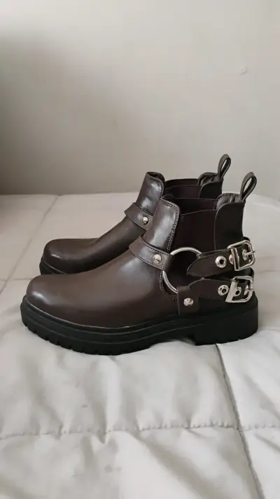 Botines de cuero marrón con hebillas - miniatura 1