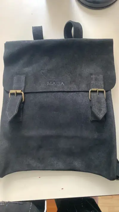 Mochila de cuero negra con hebillas - miniatura 1