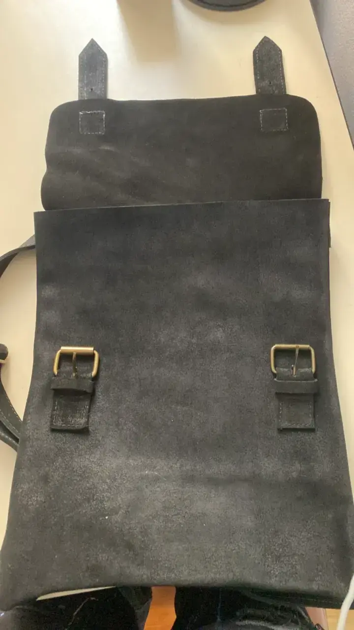 Mochila de cuero negra con hebillas - 3