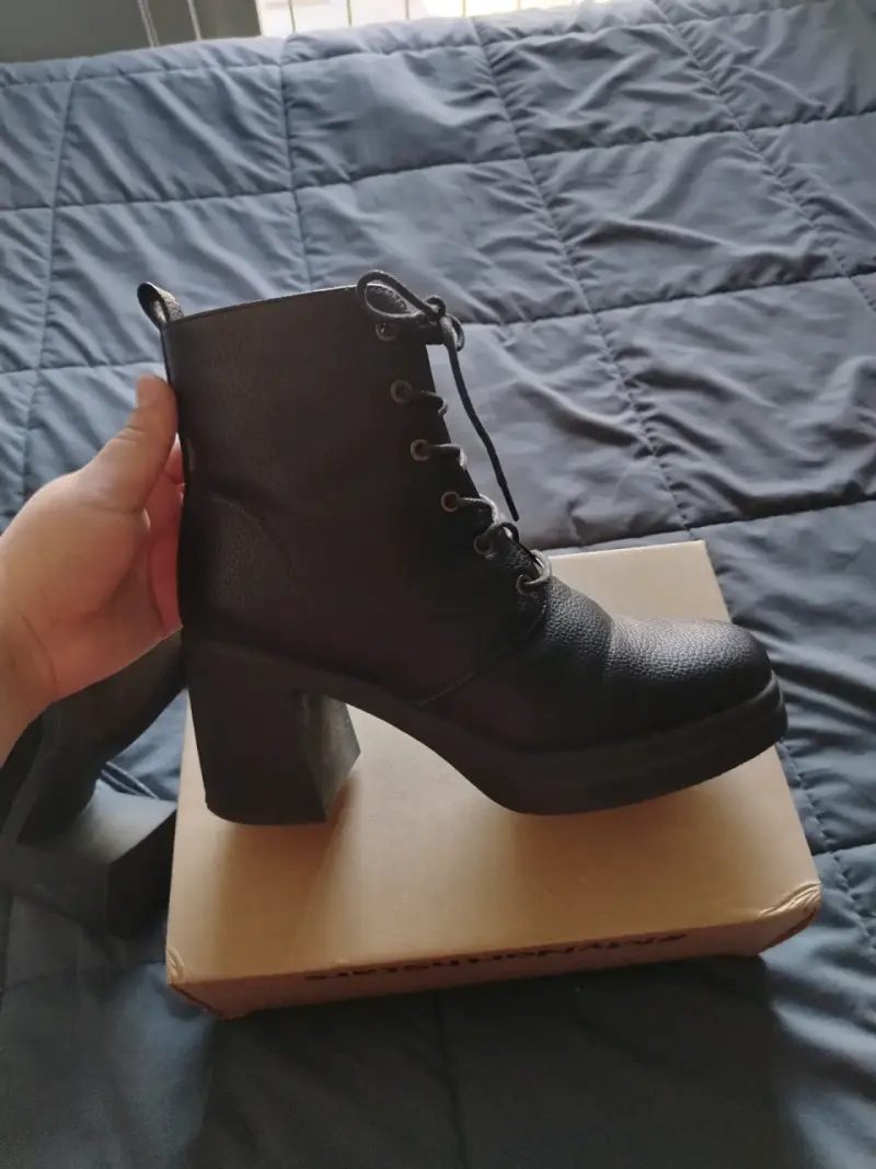 Botines de cuero negro con tacón grueso - 1