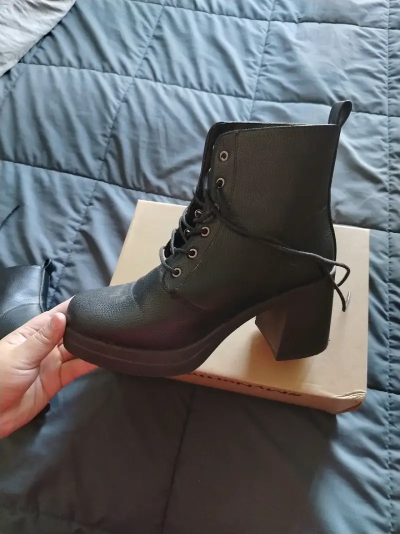 Botines de cuero negro con tacón grueso - 2