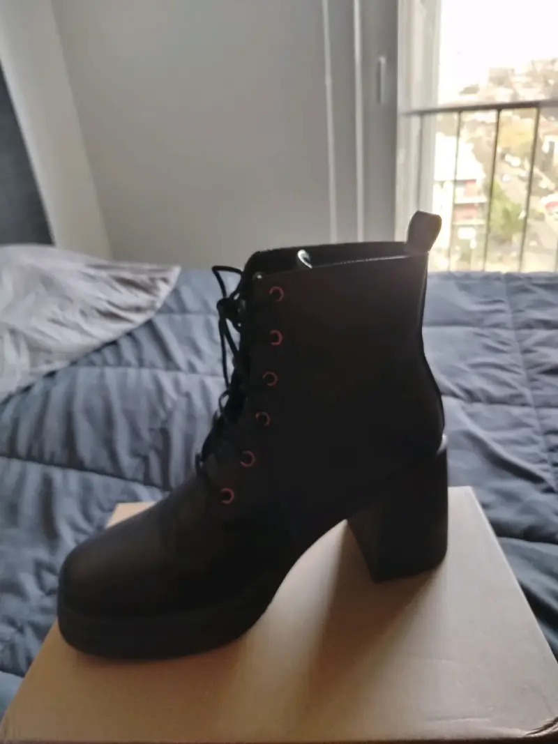 Botines de cuero negro con tacón grueso - 3