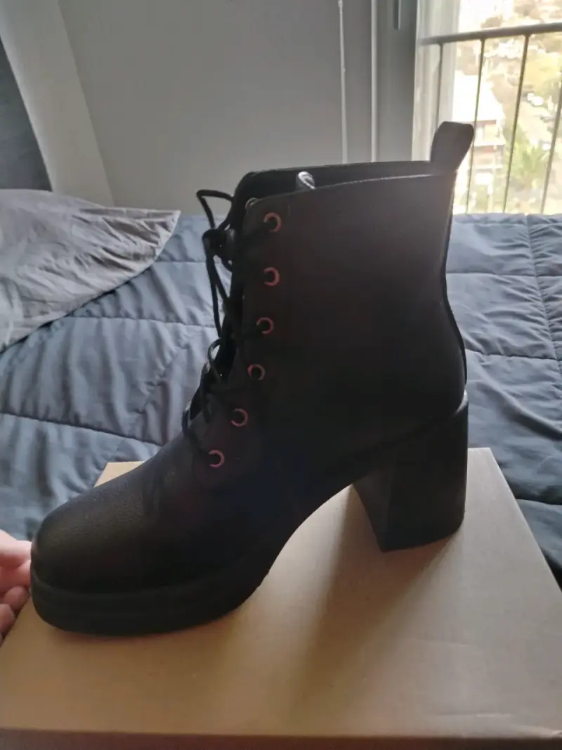 Botines de cuero negro con tacón grueso - 5