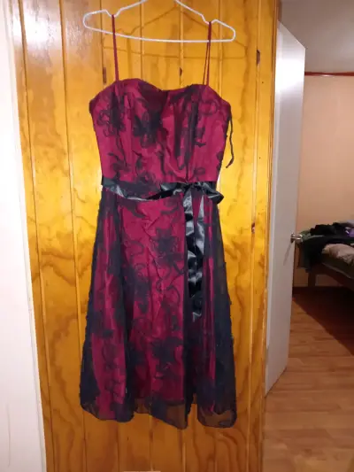 Vestido de fiesta strapless con encaje floral - miniatura 2