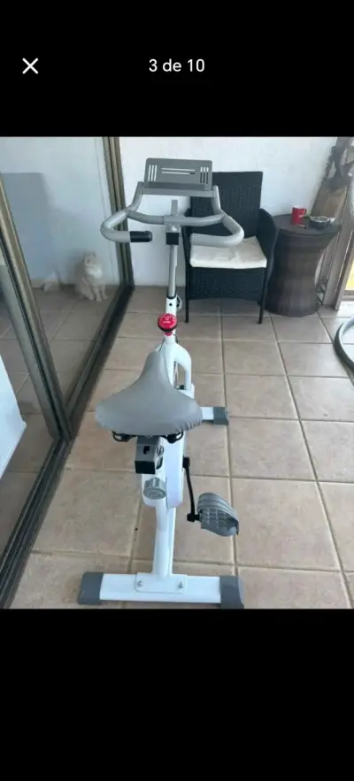Bicicleta estática de ejercicio gris - miniatura 3