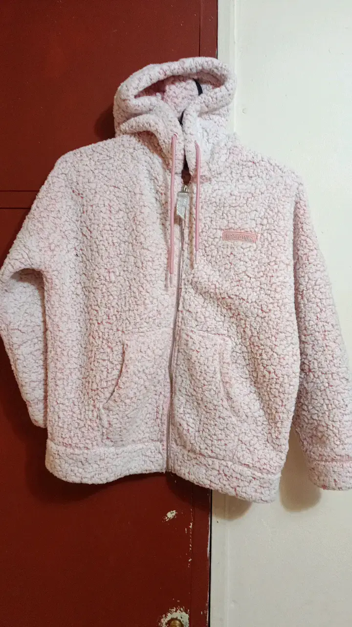 Chaqueta de lana con capucha color rosa Talla 10