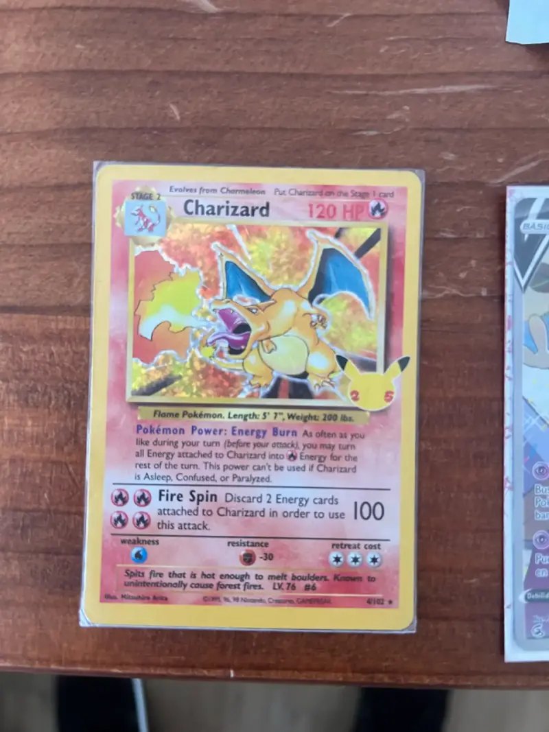 Charizard 1999 Base Set( de anitversario 25)
