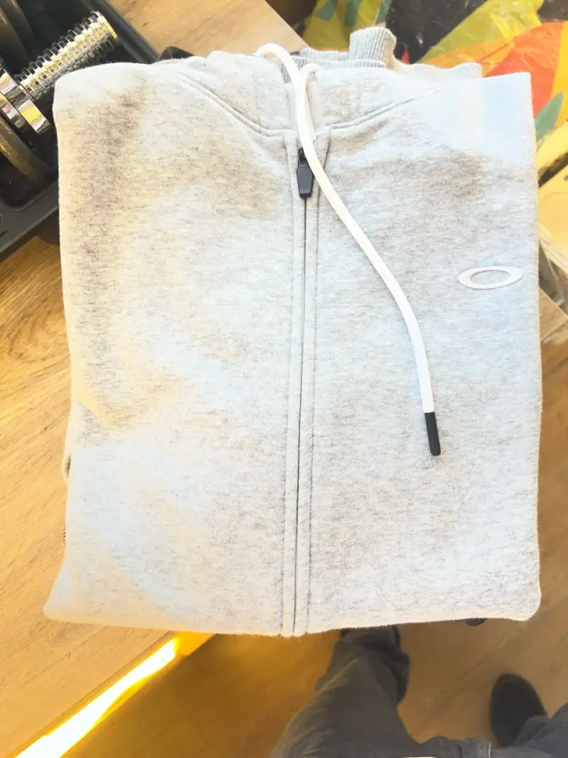 Polerón gris con cierre y capucha Oakley talla S