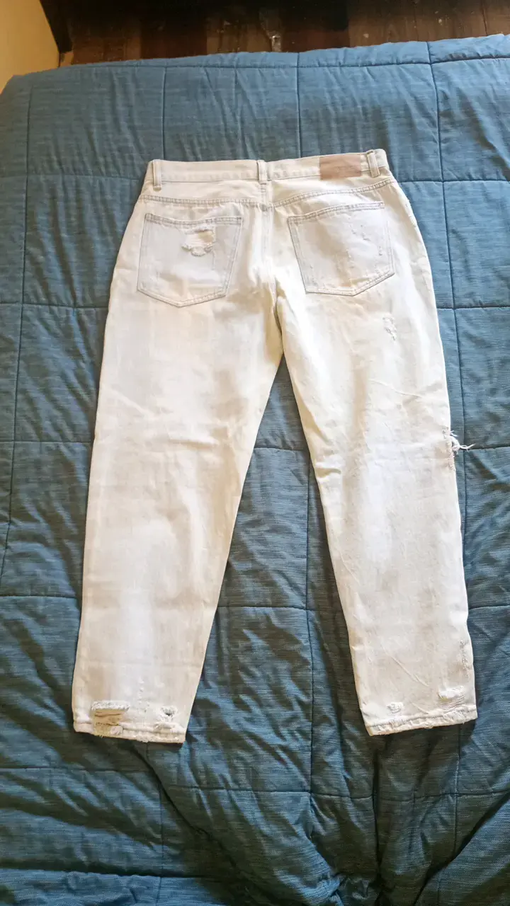 Jeans rasgados de mezclilla claros para mujer - 2