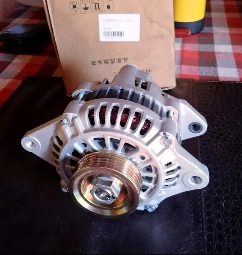 Alternador de auto nuevo con caja