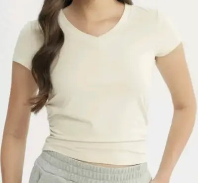 Polera Beige de Mujer Cuello V - miniatura 1