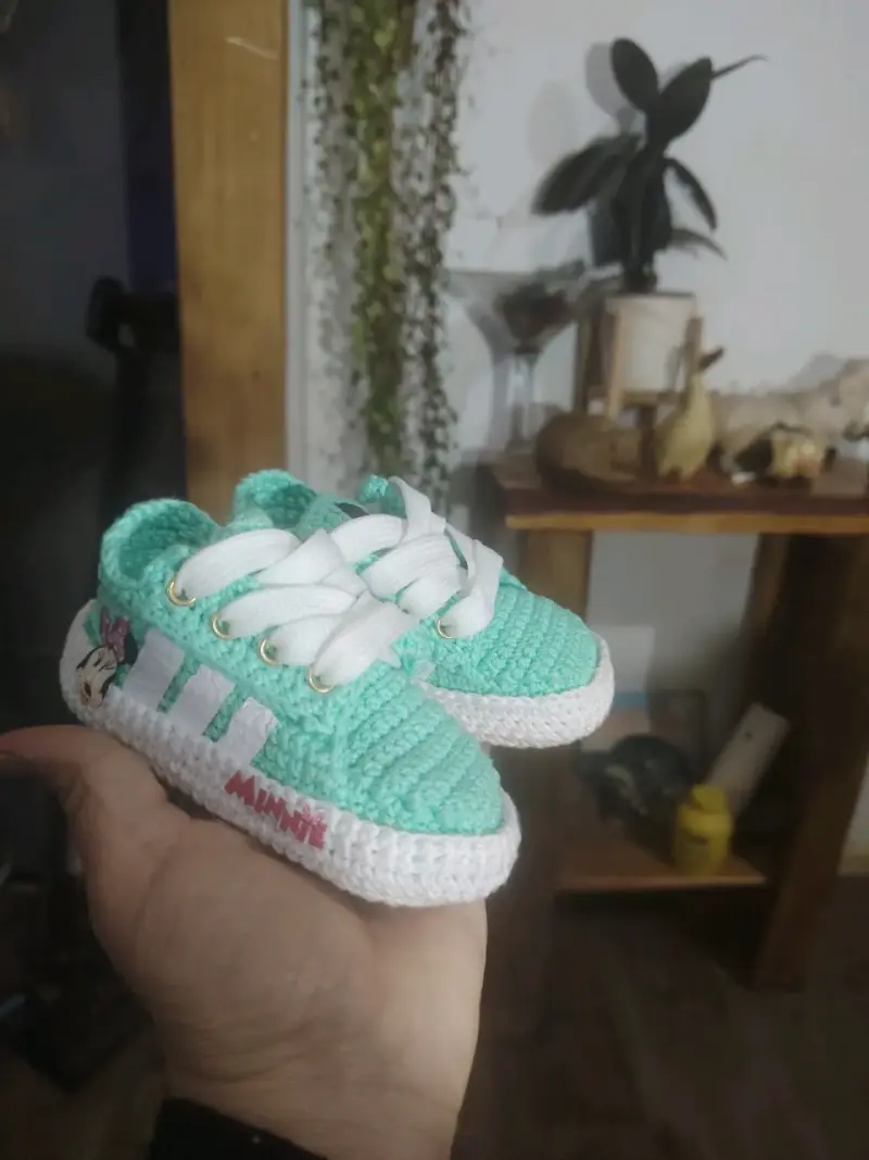 Zapatillas tejidas para bebé Minnie verde menta