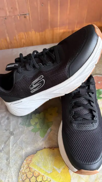 Zapatillas deportivas negras Skechers Edge Ride - miniatura 1