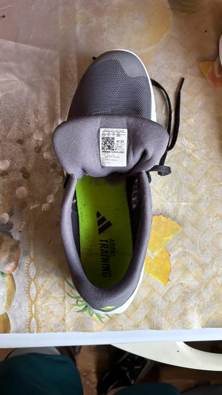 Zapatillas deportivas grises con detalles verdes - 6