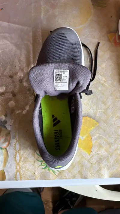Zapatillas deportivas grises con detalles verdes - miniatura 6