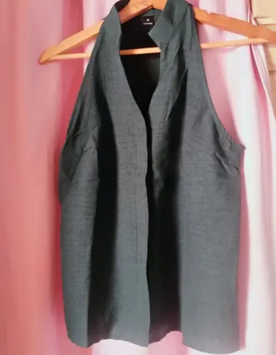 Blusa sin mangas verde para mujer - miniatura 1