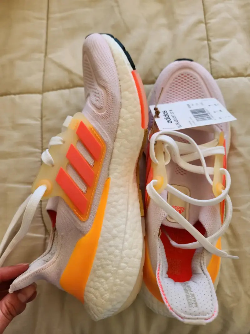 Zapatillas Adidas Ultraboost 22 Mujer Blancas y Naranjas - 1