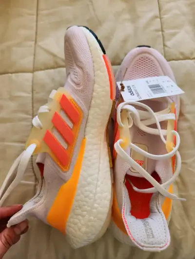 Zapatillas Adidas Ultraboost 22 Mujer Blancas y Naranjas - miniatura 1