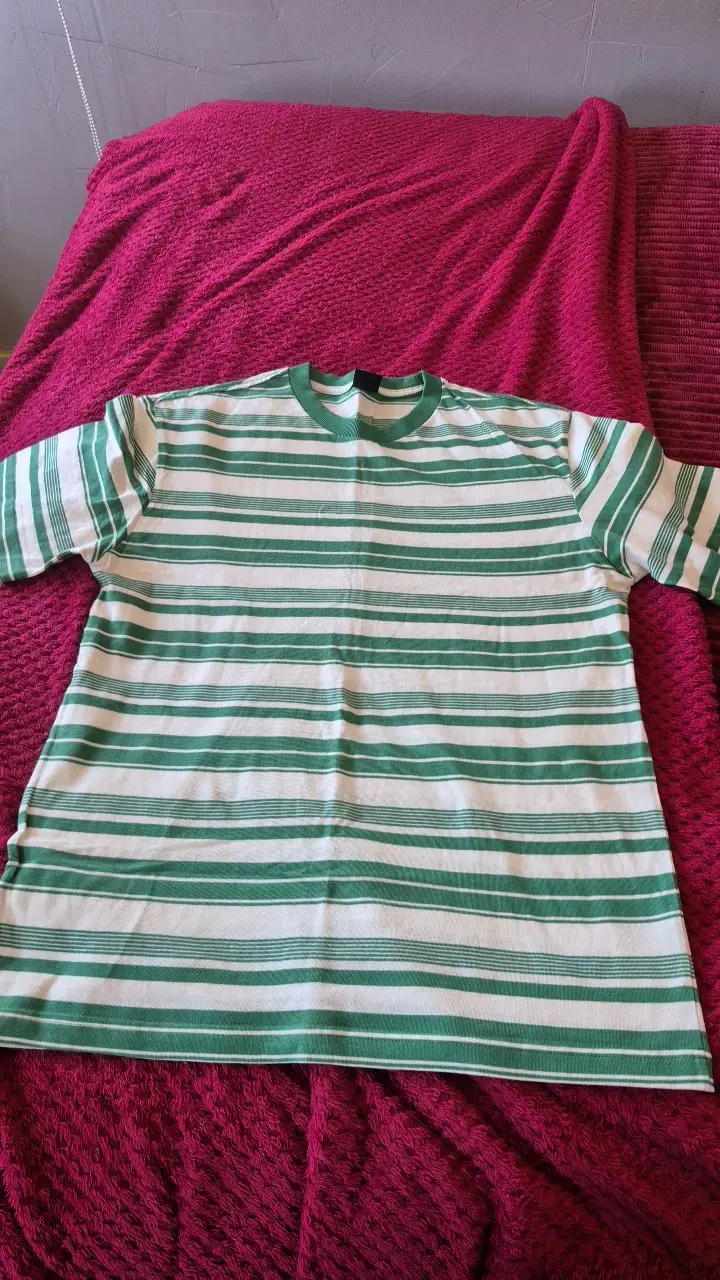 Polera a rayas verde y blanca Loose Fit - 1