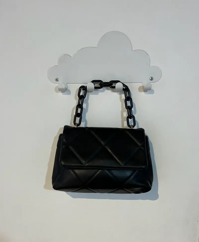 Cartera negra con cadena estilo acolchado - 3