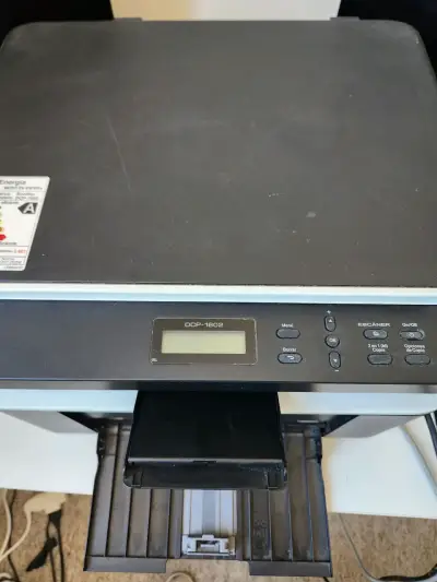 Impresora multifuncional Brother DCP-1602 en buen estado - miniatura 1