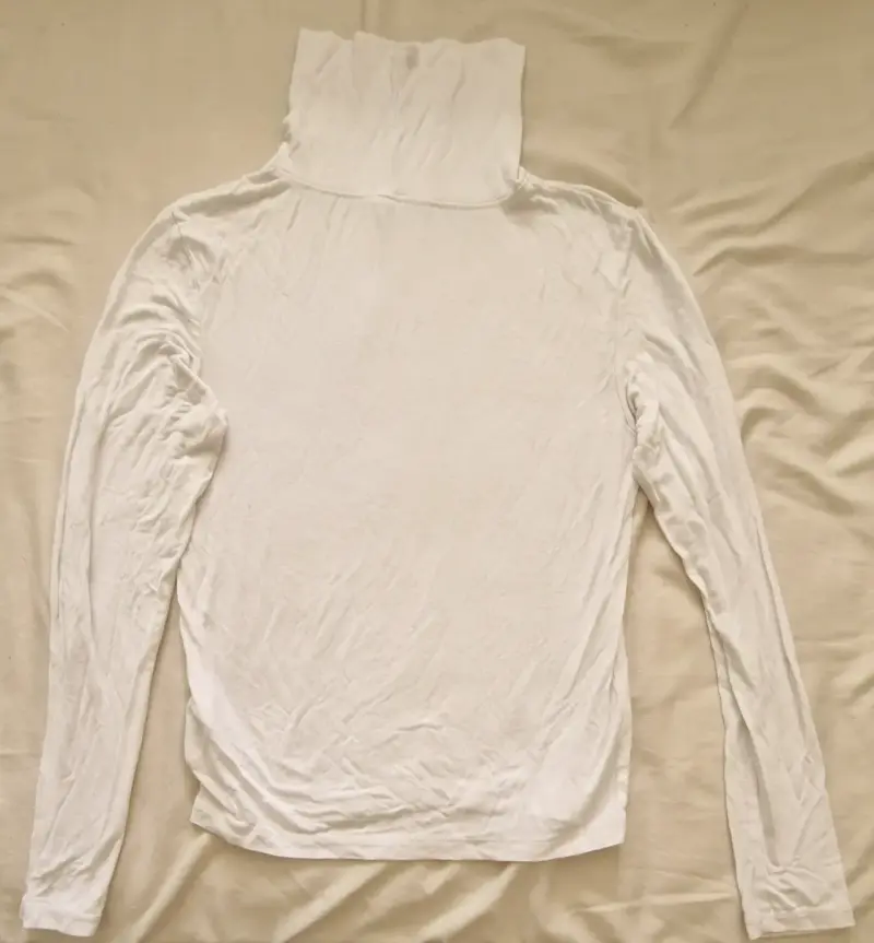 Polera cuello alto blanca de manga larga