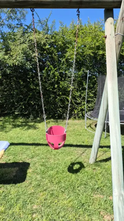 Columpio infantil de plástico rosa - miniatura 1