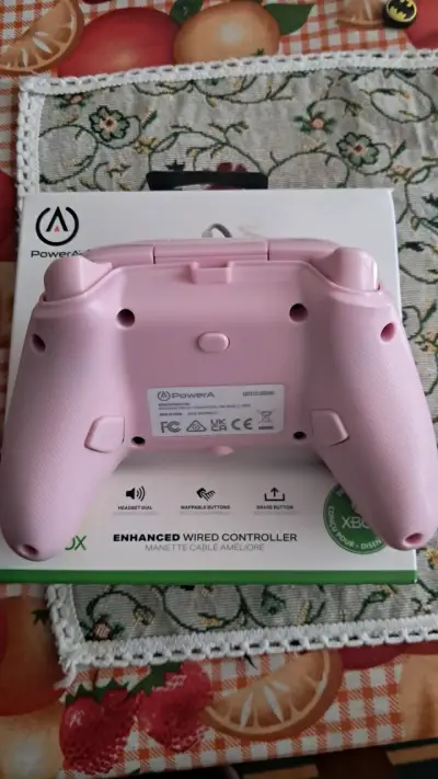 Mando para Xbox con cable rosa y amari - miniatura 3
