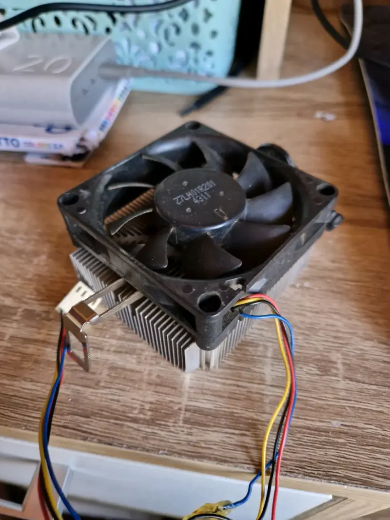 Ventilador de CPU con disipador de calor - 1