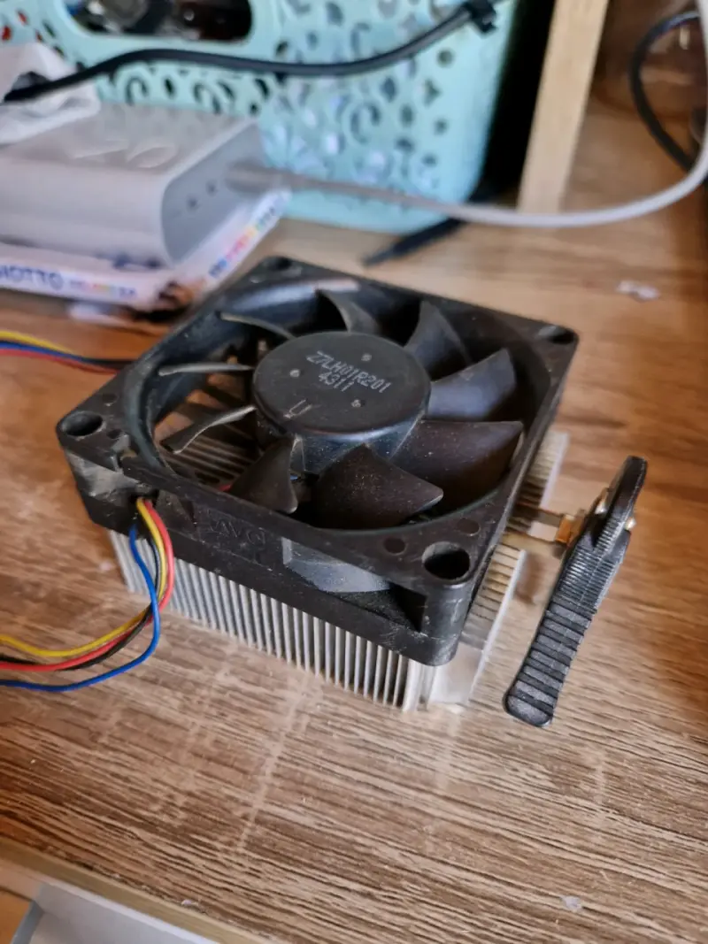 Ventilador de CPU con disipador de calor - 2