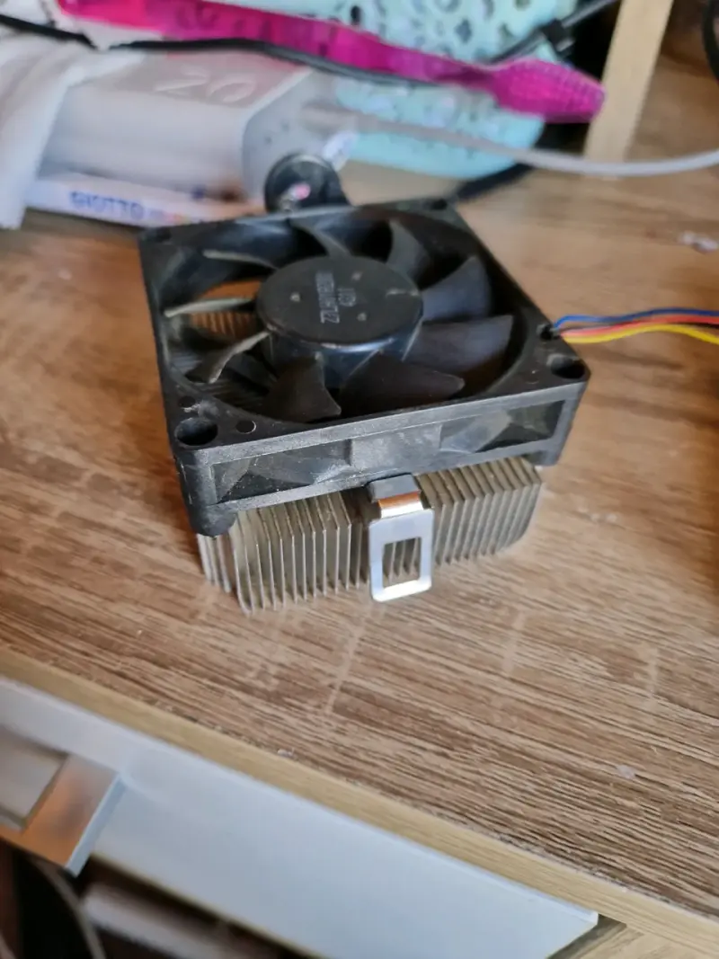 Ventilador de CPU con disipador de calor - 3
