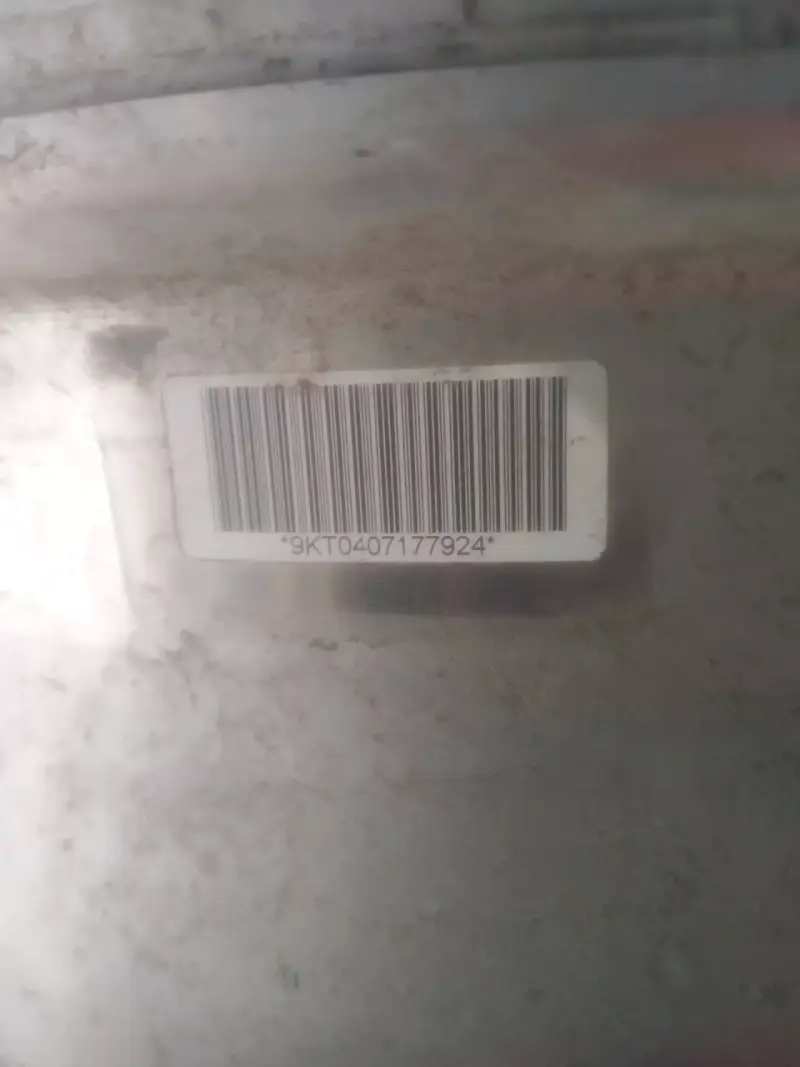 Llanta de aleación para auto usada