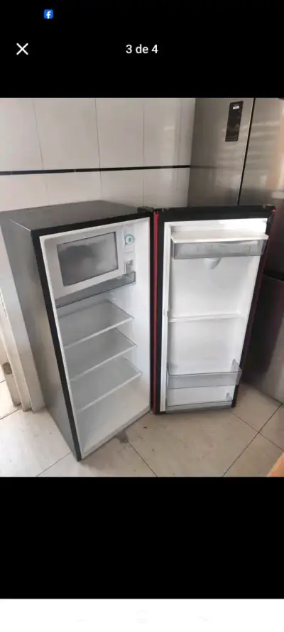 Refrigerador rojo con dispensador de agua - miniatura 2