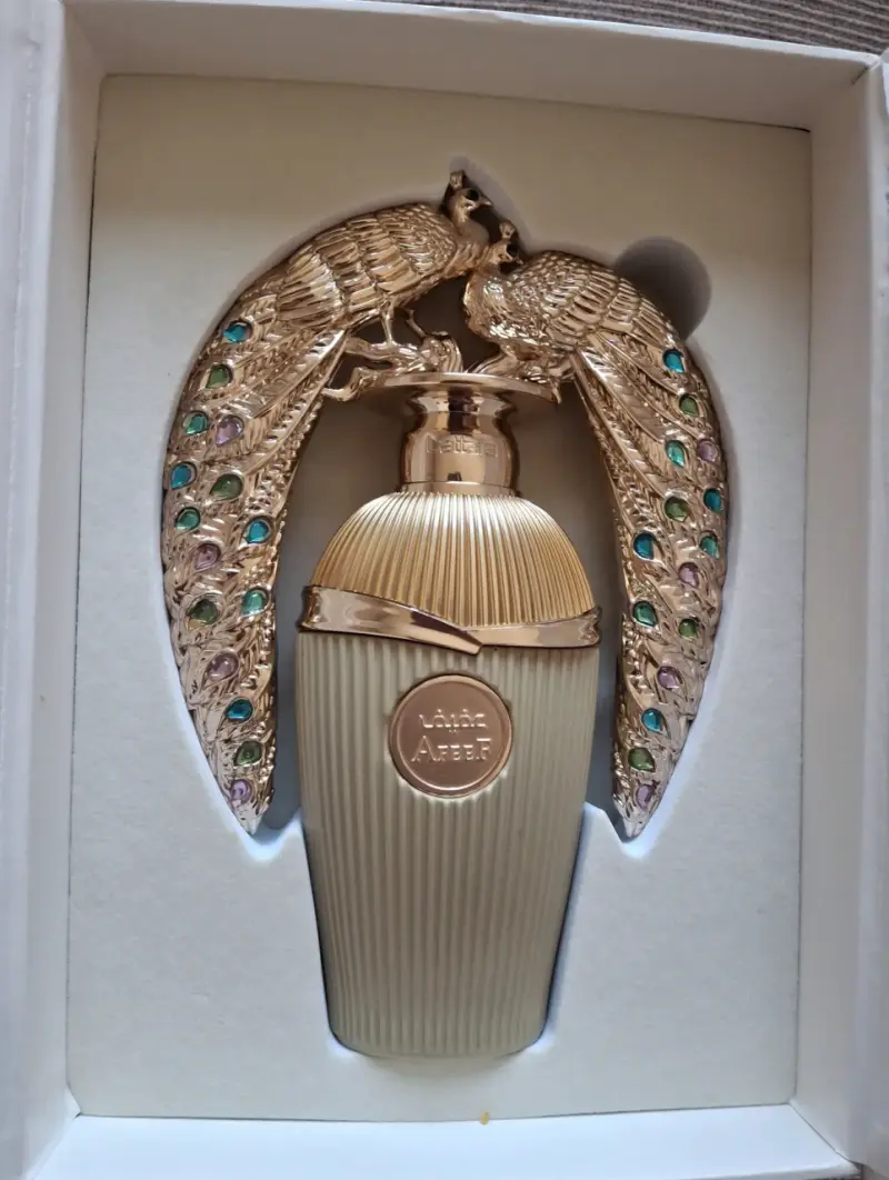 Perfume Afef Lattafa con diseño elegante - 2