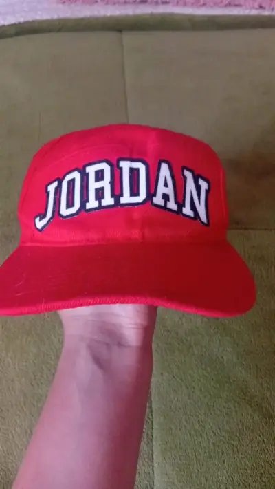 Gorra roja Jordan ajustable unisex - miniatura 1