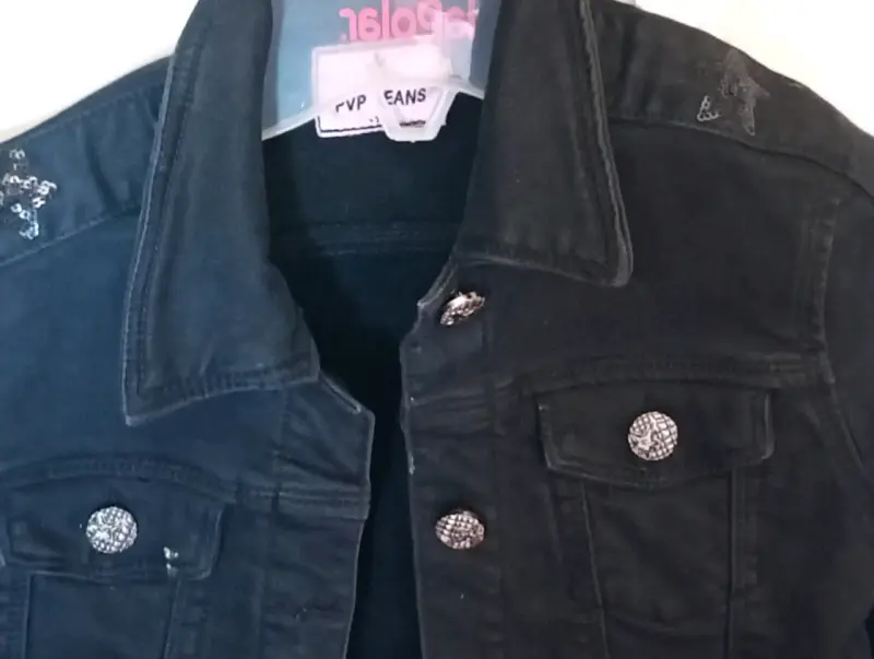 Chaqueta de mezclilla negra para niña con detalles brillantes - 2