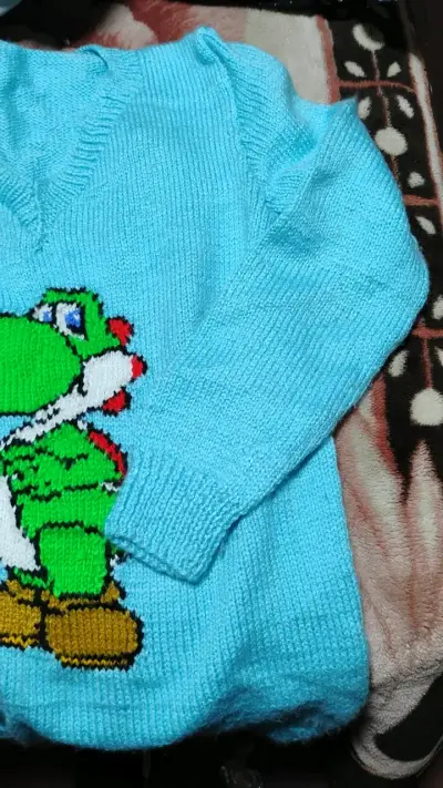 Suéter tejido calips con diseño de personaje yoshi - miniatura 2