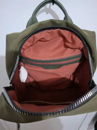 Mochila verde militar Prüne con interior amplio - miniatura 3
