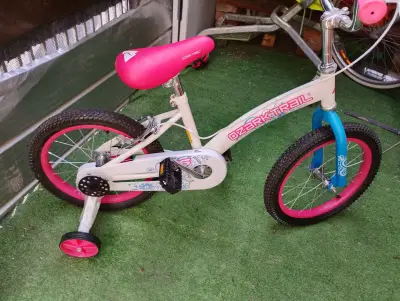 Bicicleta infantil Ozark Trail con ruedas de apoyo - miniatura 1