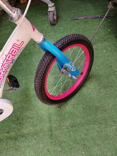 Bicicleta infantil Ozark Trail con ruedas de apoyo - miniatura 2
