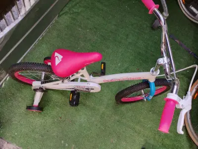 Bicicleta infantil Ozark Trail con ruedas de apoyo - miniatura 5