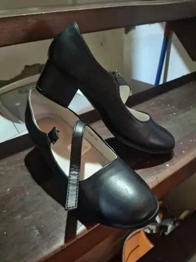 Zapatos de baile negros con tacón bajo - miniatura 1