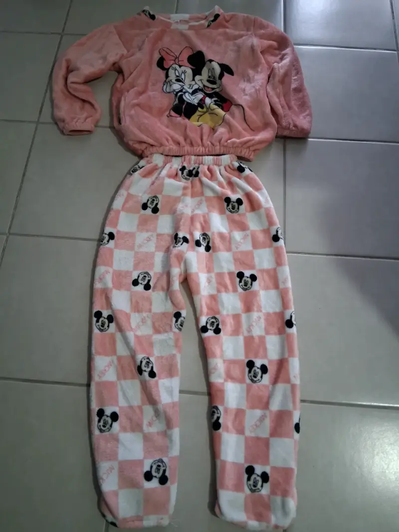 Pijama infantil de polar con diseño de Mickey y Minnie - 1