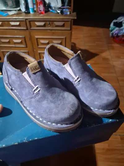 Zapatos de gamuza morado ,niña número 22 - miniatura 2