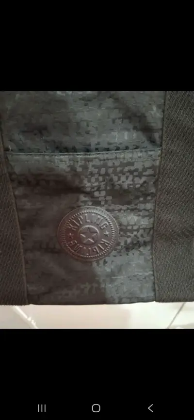 Bolso negro de hombro Kipling con llavero - miniatura 2